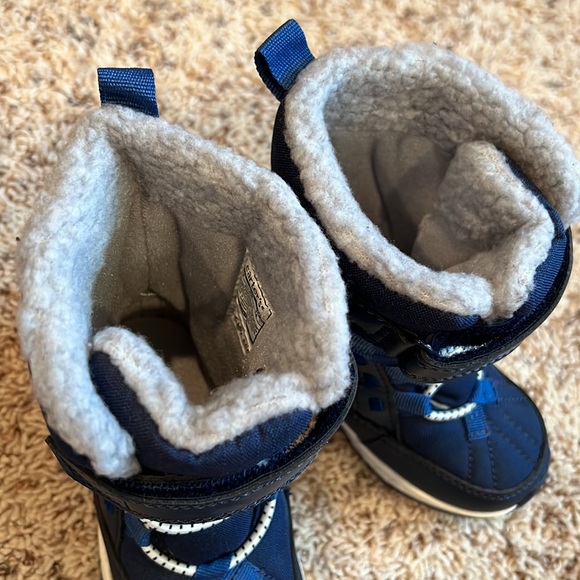 NWOT Carter’s brand toddler boy’s snow boots size 7 - Picture 3 of 3